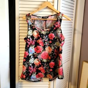 Floral top with back split hem, flattering A-line cut, black flower sz Large
